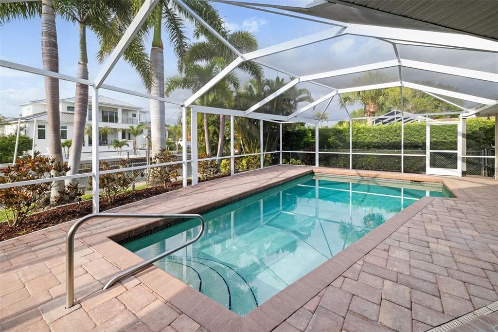 565 COMMONWEALTH PLACE photo 9