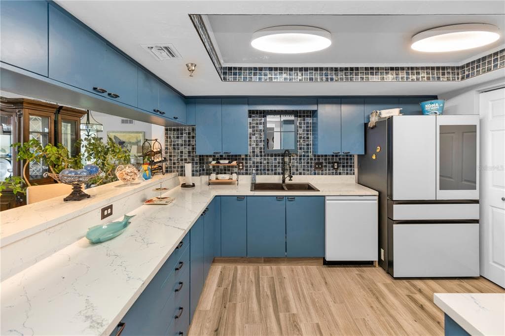 2425 S ATLANTIC AVENUE 4060 photo 14