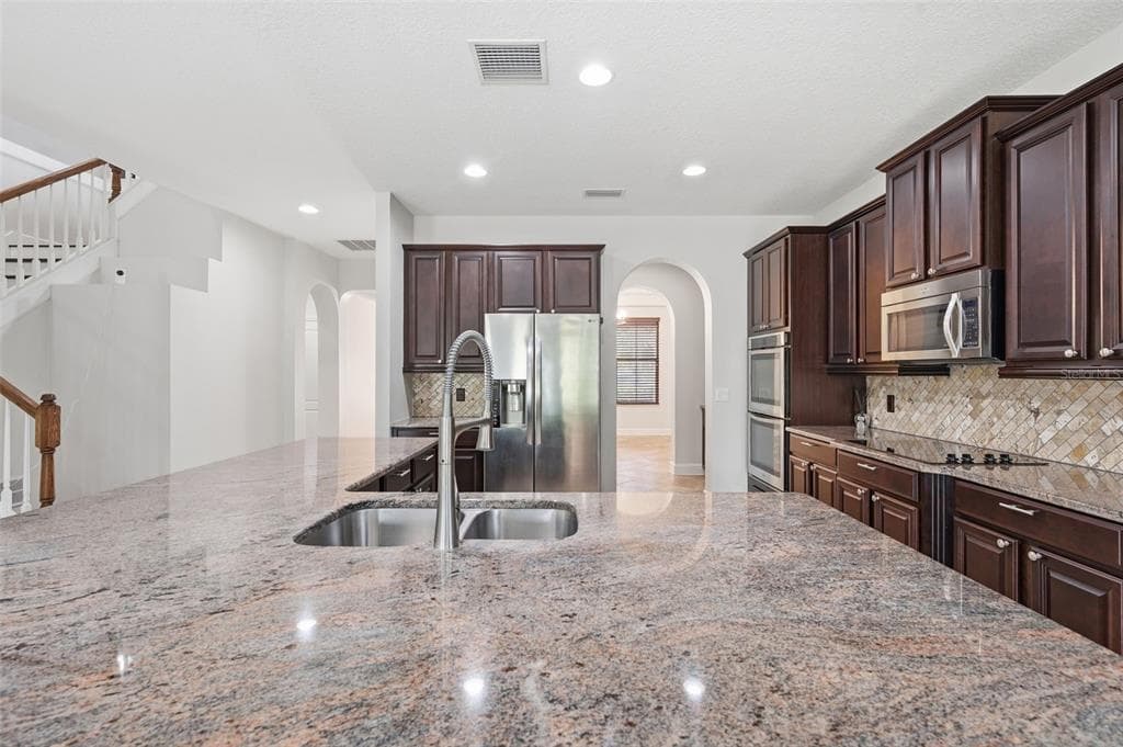 1120 MAZA PLACE photo 17
