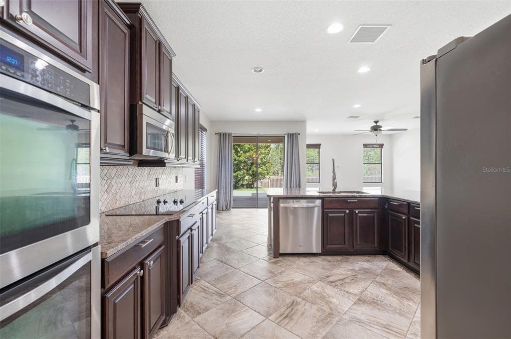 1120 MAZA PLACE photo 12