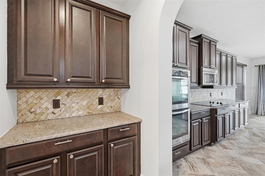 1120 MAZA PLACE photo 10