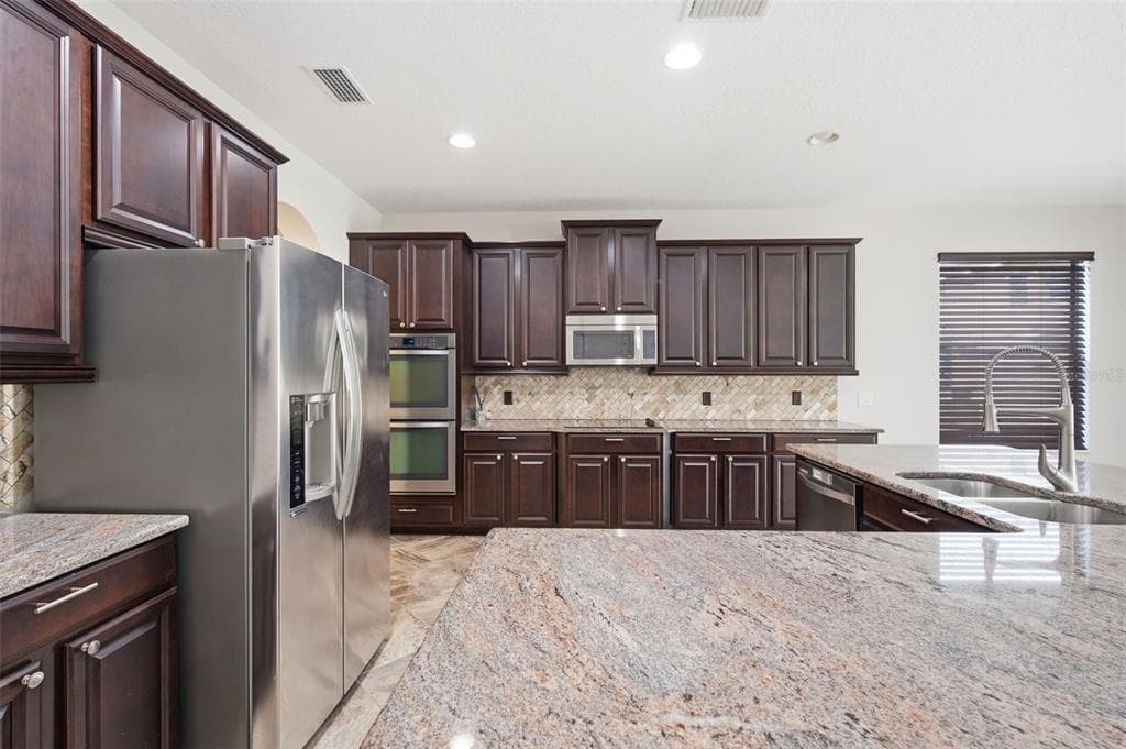 1120 MAZA PLACE photo 14