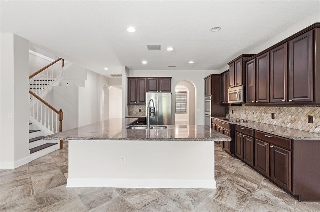 1120 MAZA PLACE photo 18