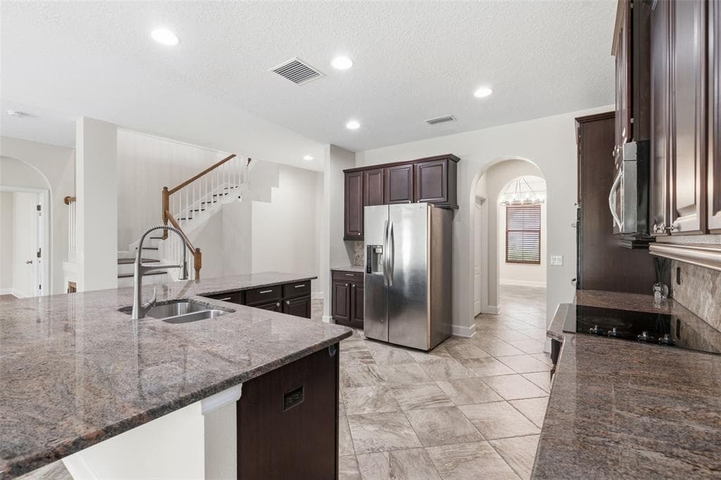 1120 MAZA PLACE photo 19