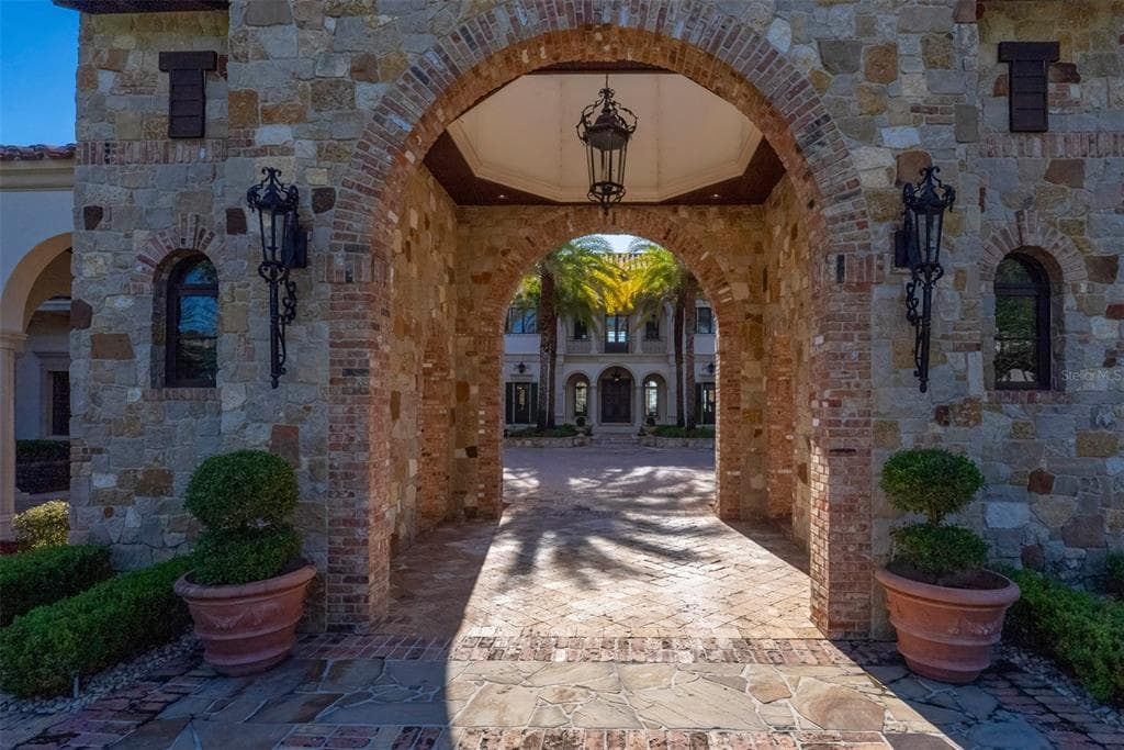 6119 GROSVENOR SHORE DRIVE photo 9
