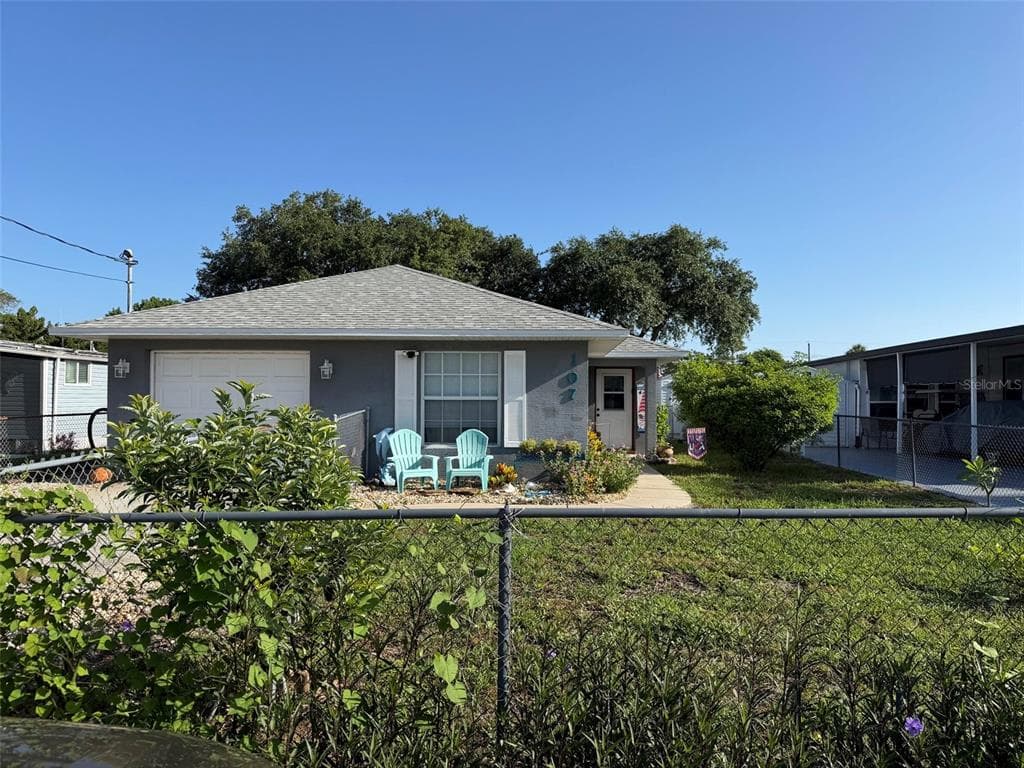 107 DOUGLAS STREET photo 2