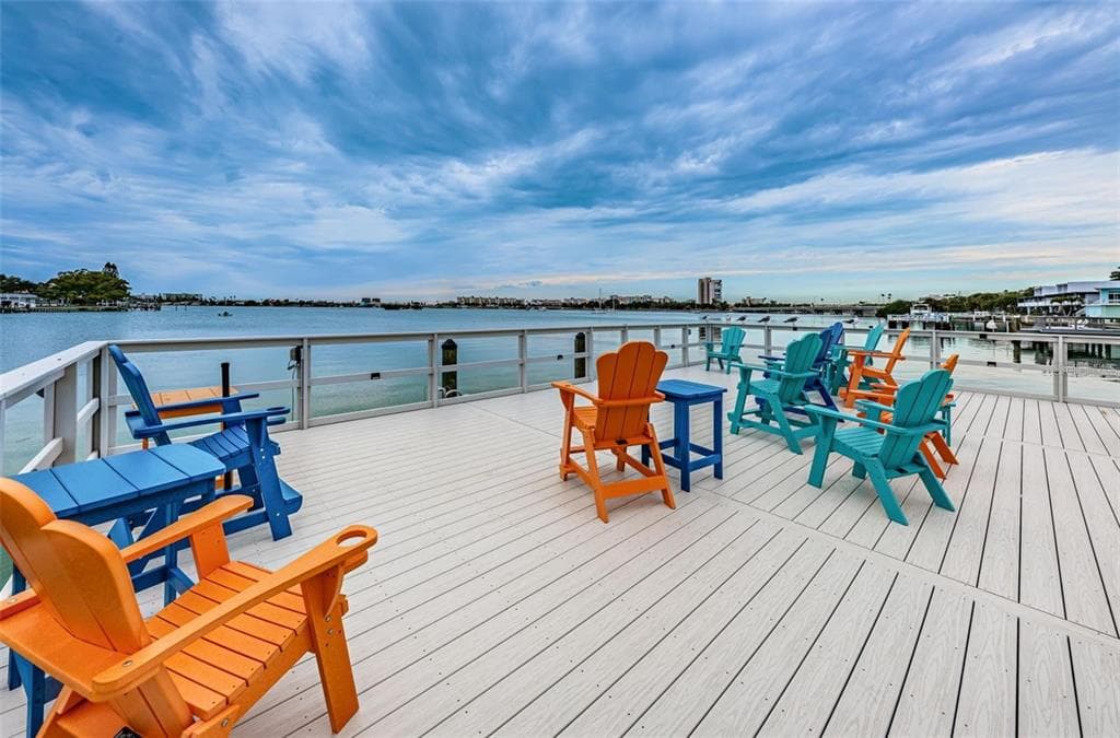 1868 SHORE DRIVE S 102 photo 6