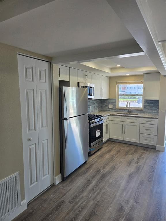 1868 SHORE DRIVE S 102 photo 19