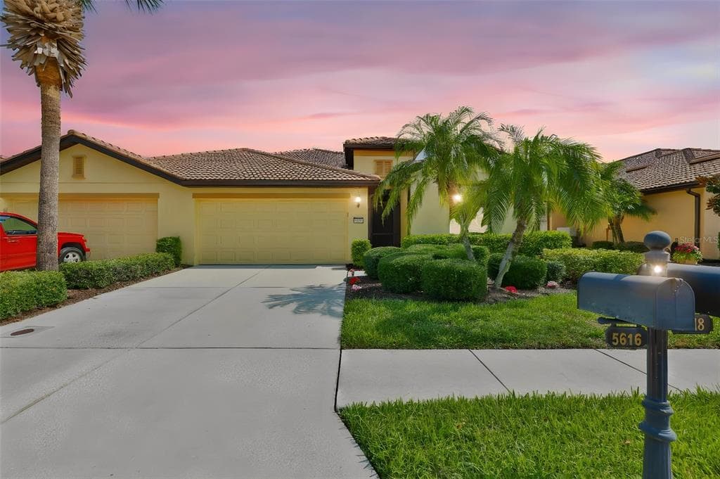 5618 SUNSET FALLS DRIVE photo 1