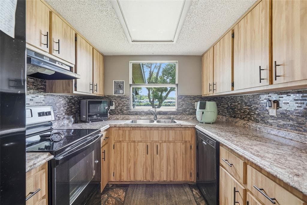 5049 SHERRY LANE photo 12