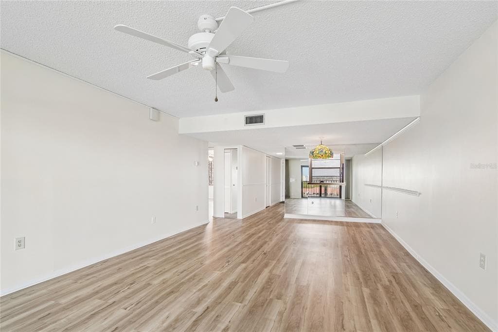 7600 SUN ISLAND DRIVE S 603 photo 17