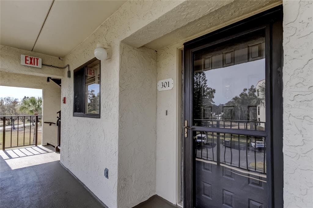 9450 HARBOR GREENS WAY 301 photo 2