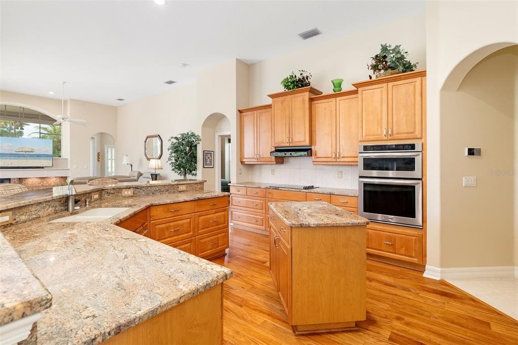 2528 TOM MORRIS DRIVE photo 22