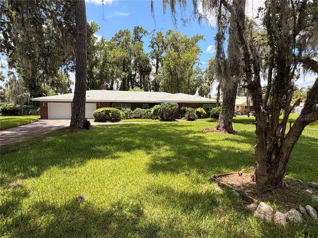 1940 ALICE DRIVE photo 2