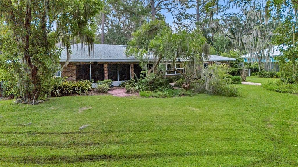 1940 ALICE DRIVE photo 17