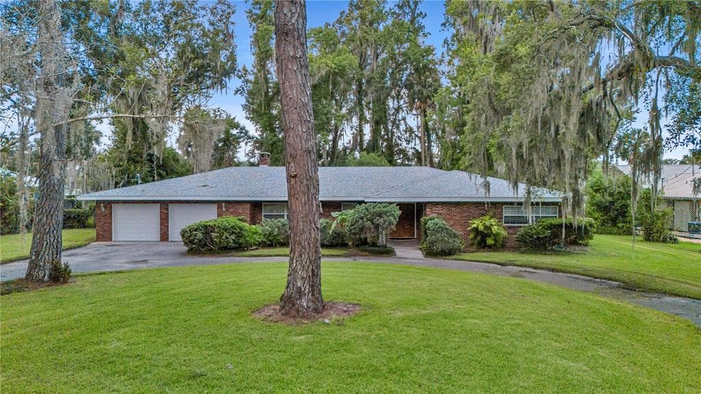 1940 ALICE DRIVE photo 1