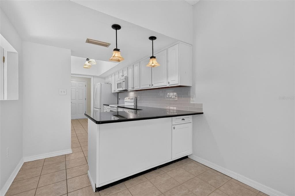 1111 LAKESHORE DRIVE C3 photo 23