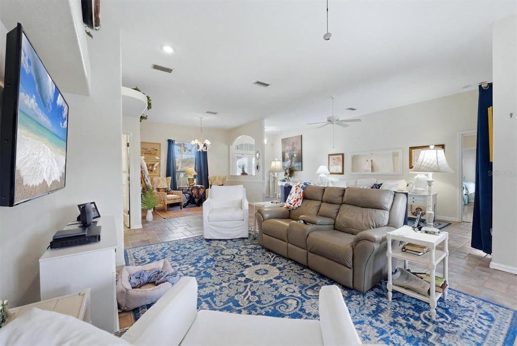 801 ROTONDA CIRCLE photo 9