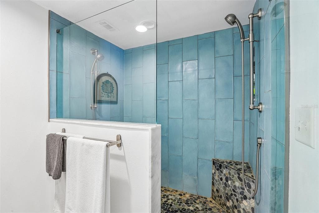 2 ADALIA AVENUE 301 photo 17