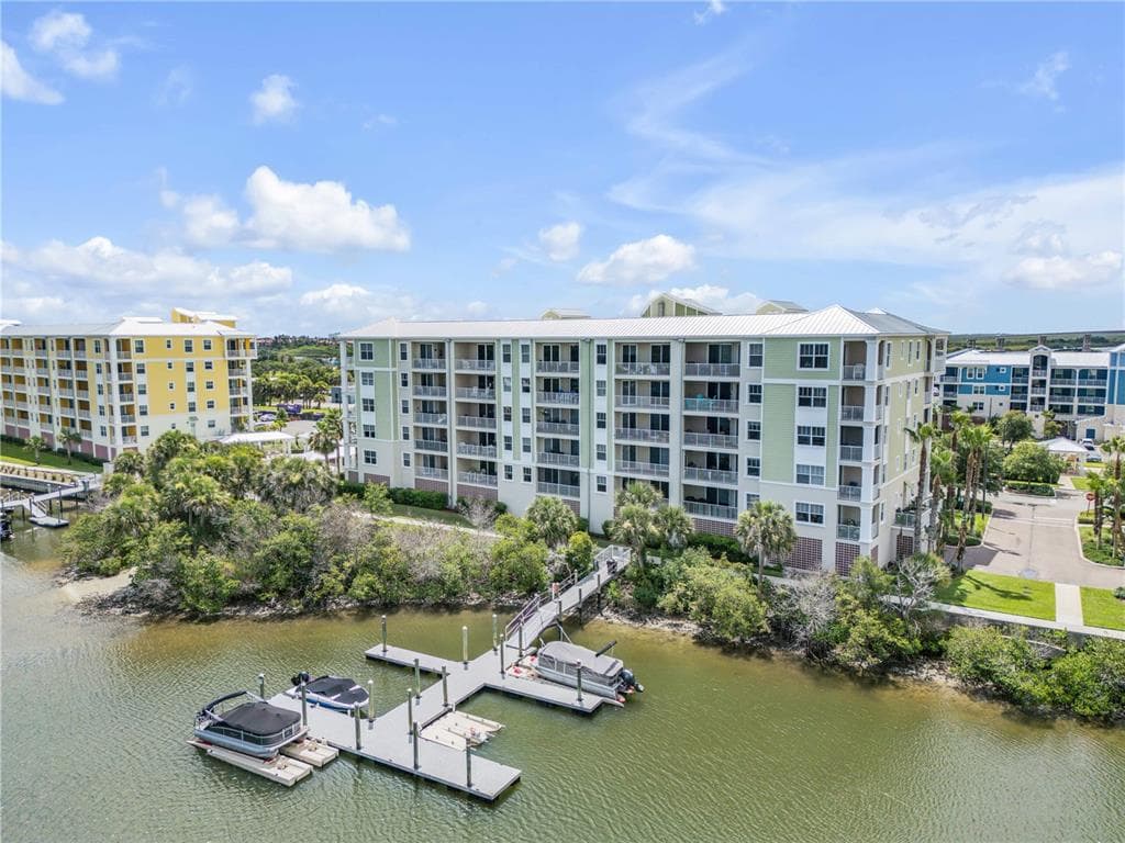 5 RIVERWALK DRIVE 506 photo 2