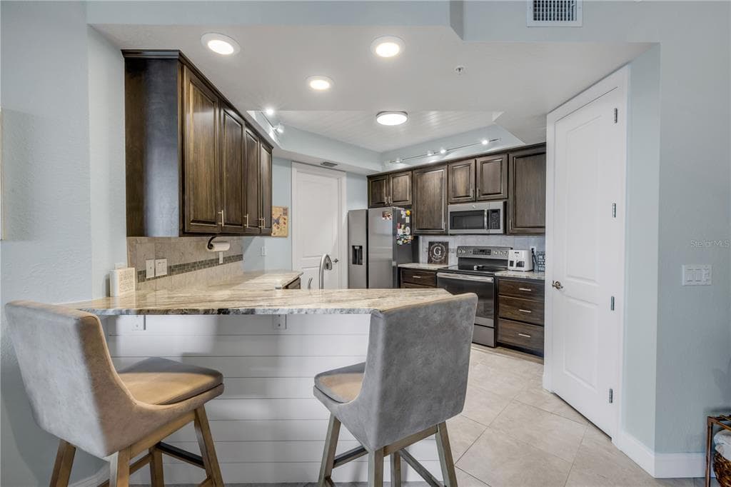 5 RIVERWALK DRIVE 506 photo 13