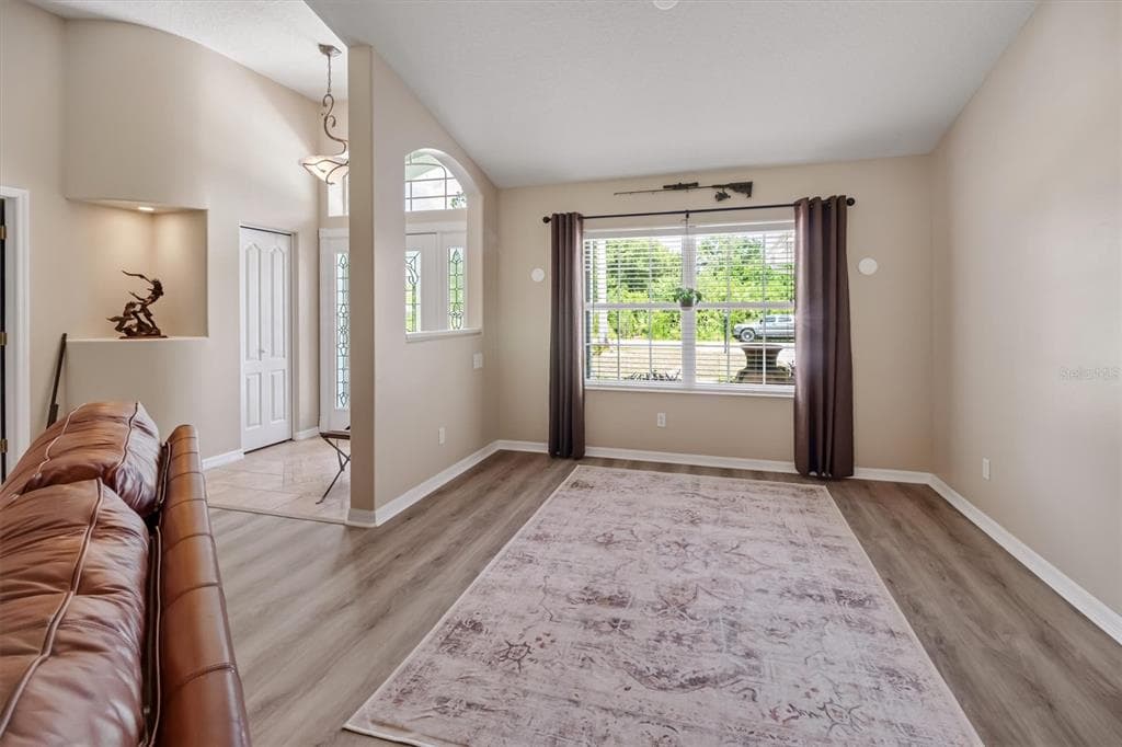 48 BARRING PLACE photo 17