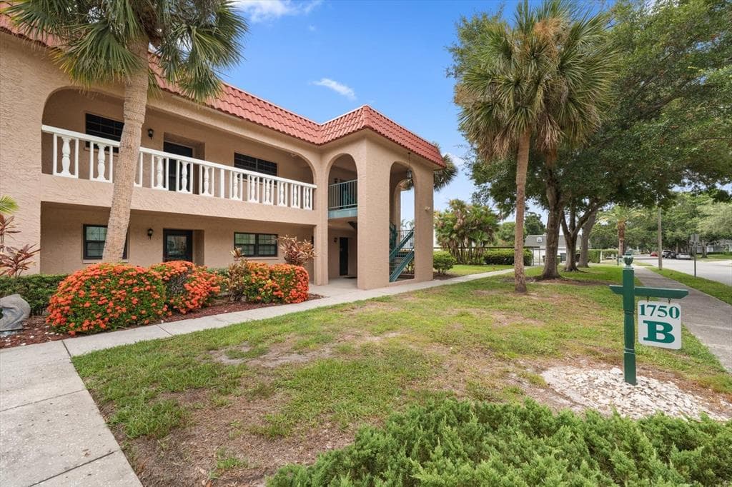 1750 BELLEAIR FOREST DRIVE B8 photo 5