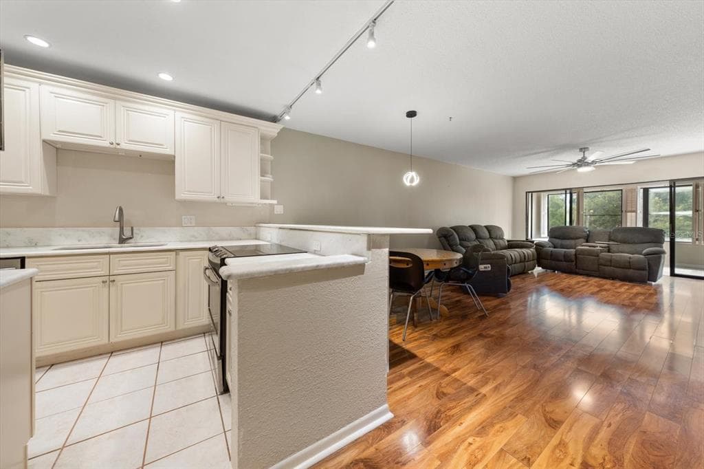 1750 BELLEAIR FOREST DRIVE B8 photo 9
