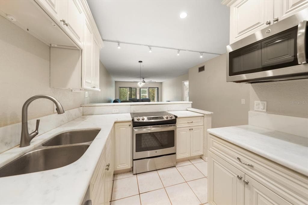 1750 BELLEAIR FOREST DRIVE B8 photo 10