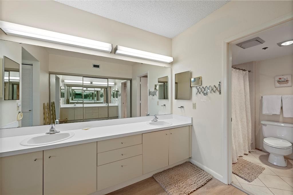 1095 GULF OF MEXICO DRIVE 303 photo 23