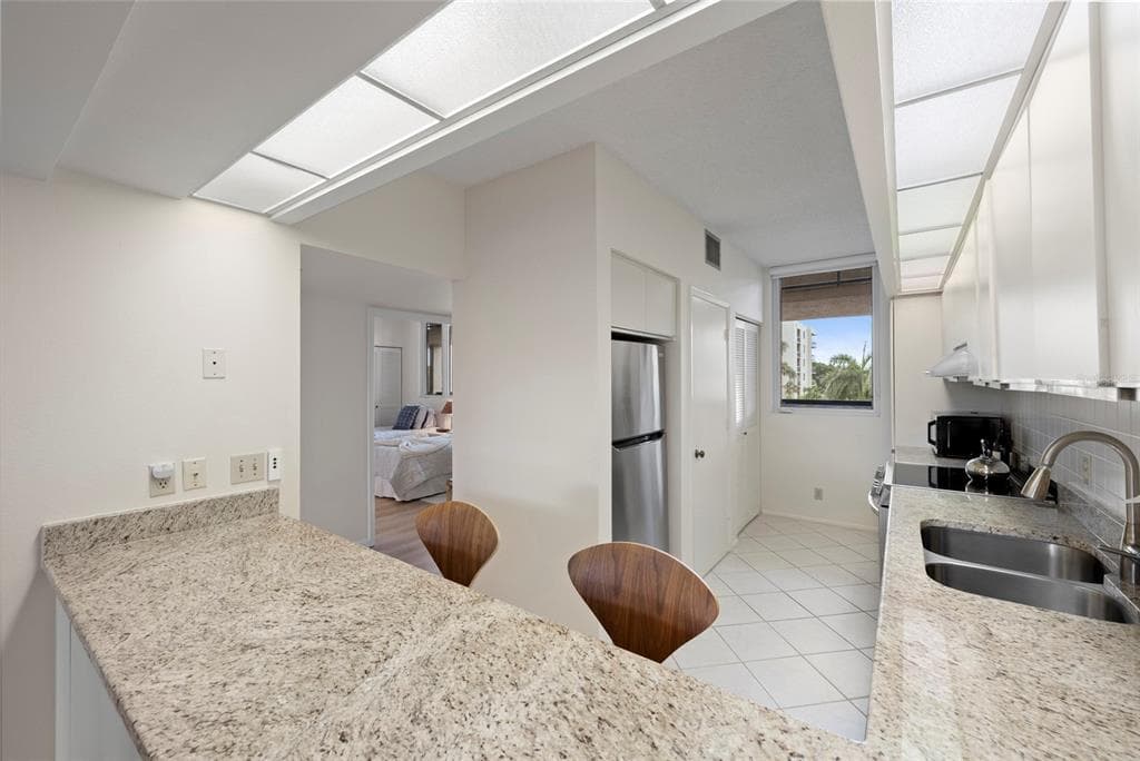 1095 GULF OF MEXICO DRIVE 303 photo 17