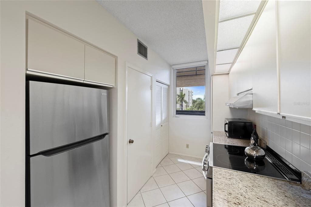 1095 GULF OF MEXICO DRIVE 303 photo 15