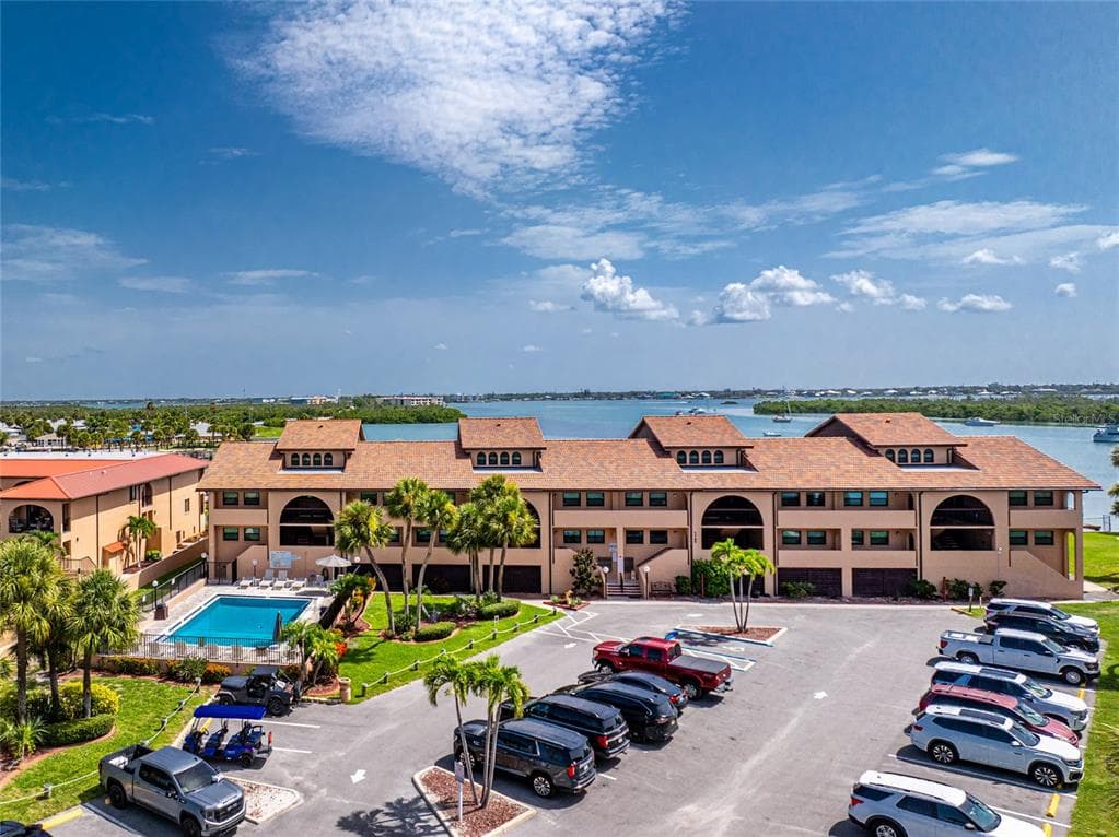 1765 GULF BOULEVARD 203 photo 2