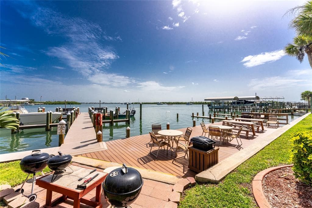 1765 GULF BOULEVARD 203 photo 6