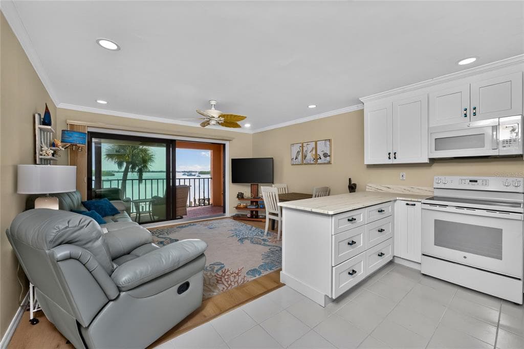 1765 GULF BOULEVARD 203 photo 15