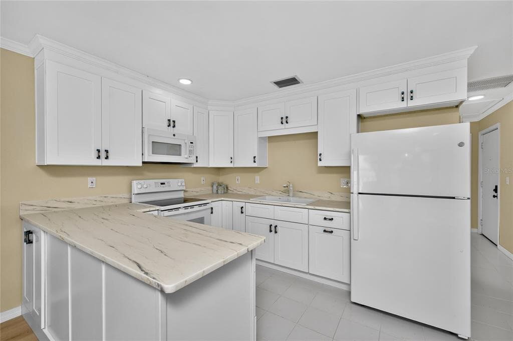 1765 GULF BOULEVARD 203 photo 8