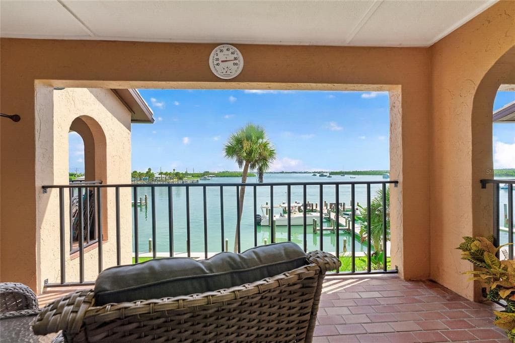 1765 GULF BOULEVARD 203 photo 25