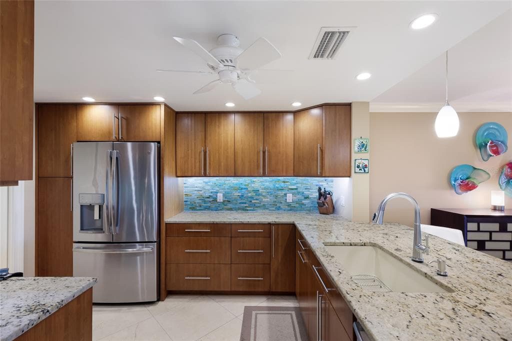 5757 GULF OF MEXICO DRIVE 205 photo 6