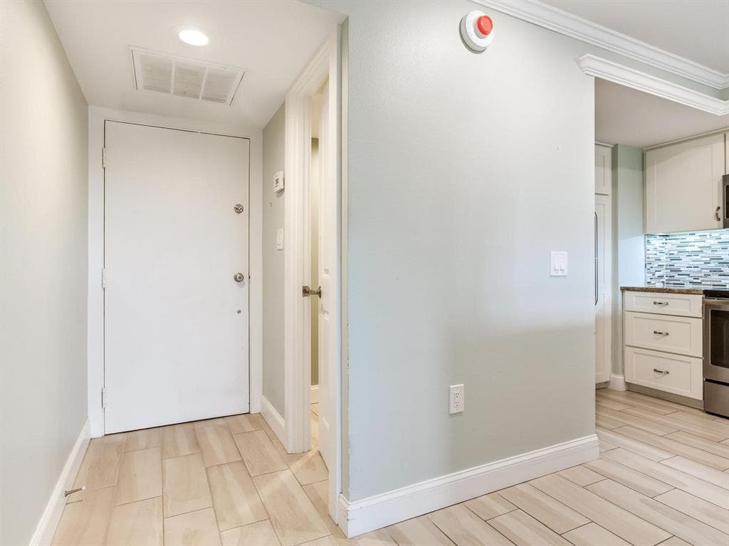 4141 BAYSHORE BOULEVARD 505 photo 6