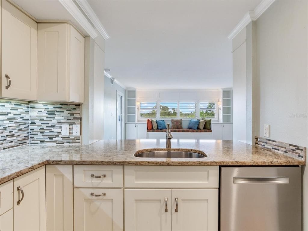 4141 BAYSHORE BOULEVARD 505 photo 10