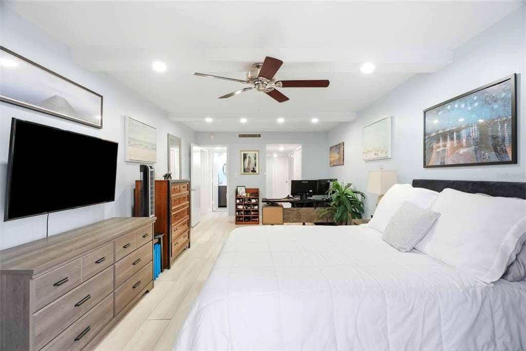 17920 GULF BOULEVARD 1502 photo 21