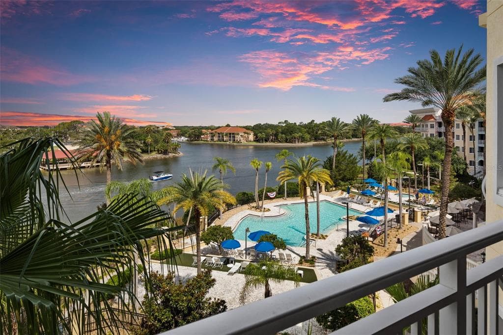 102 YACHT HARBOR DRIVE 467 photo 3