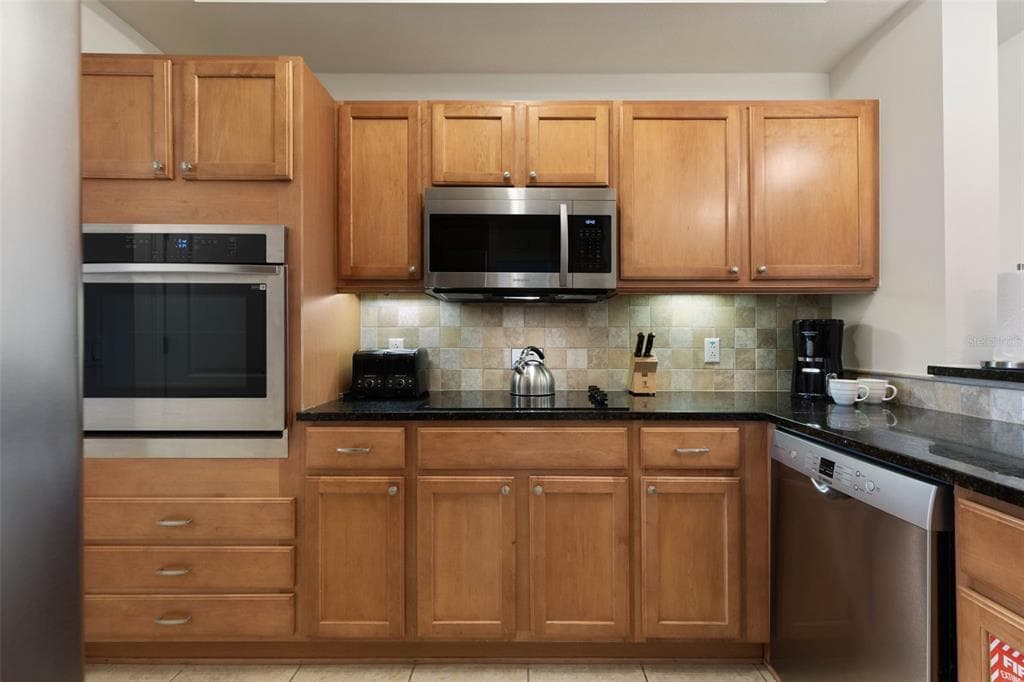 102 YACHT HARBOR DRIVE 467 photo 25