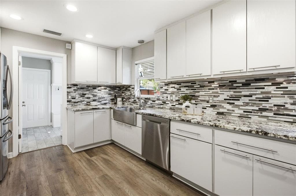 465 MANDALAY ROAD photo 12