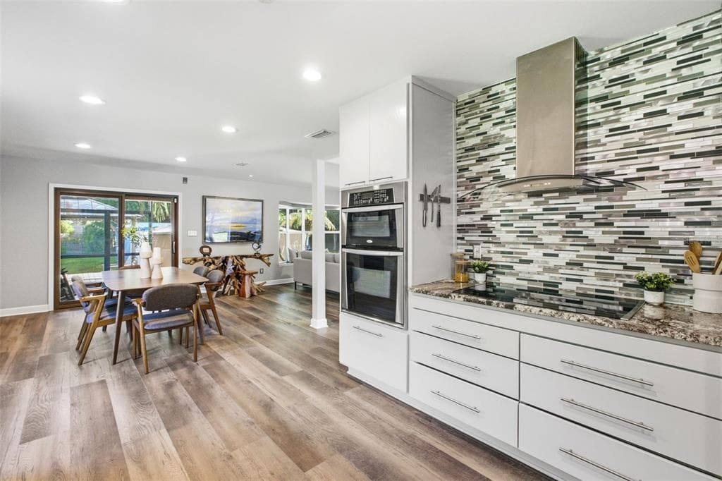 465 MANDALAY ROAD photo 11
