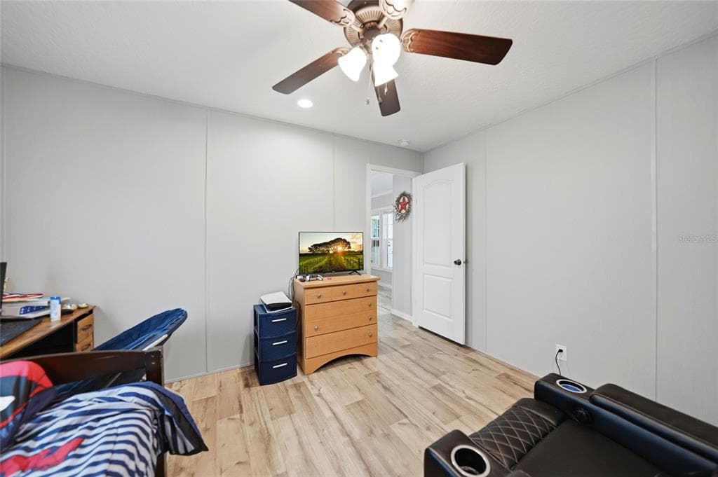 11587 SE FOSTER AVENUE photo 2