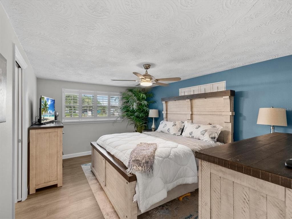 4911 POMPANO DRIVE photo 3