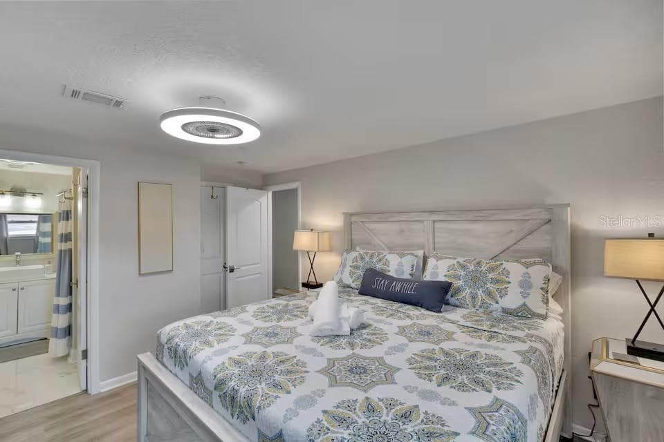 AVENUE photo 5