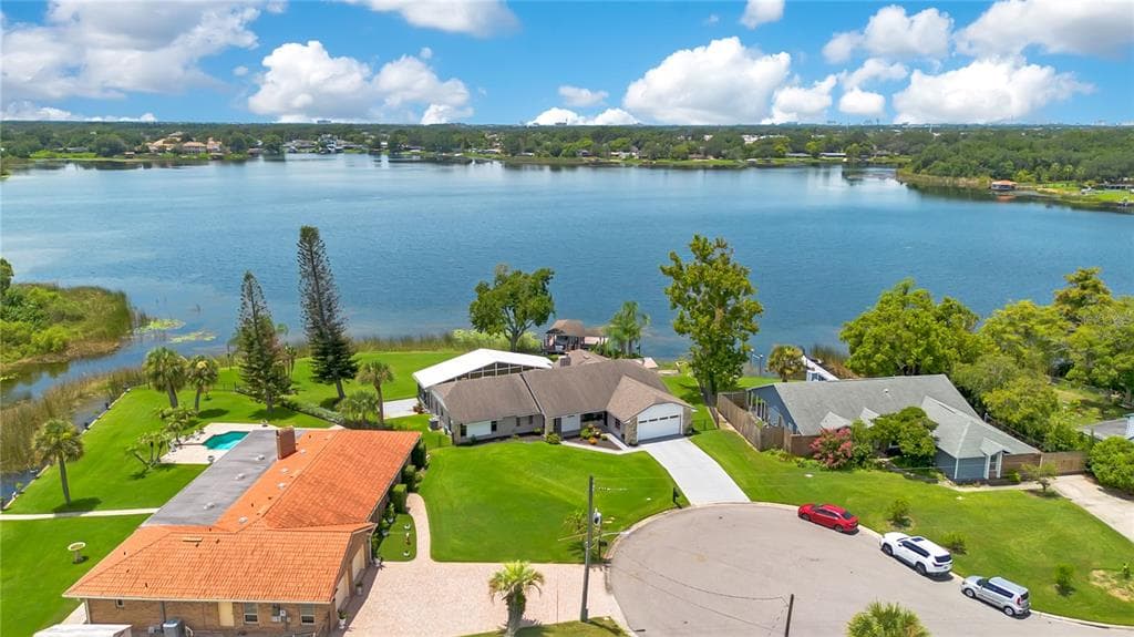 884 W LAKE HOLDEN POINT photo 1