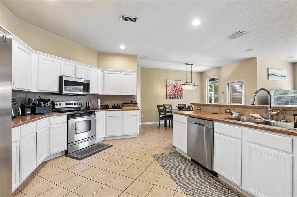 12517 SAFARI LANE photo 16